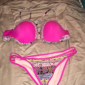 Victoria’s Secret bikini 36DD top / large bottoms